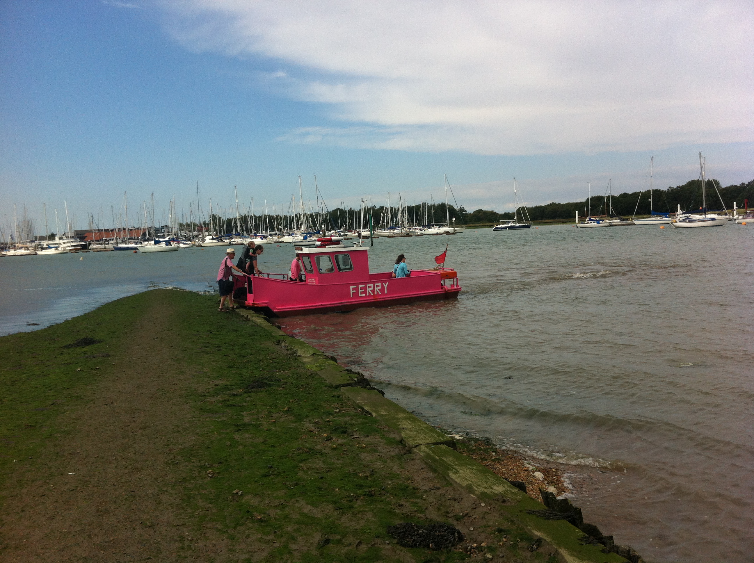 A beautiful walk in the Hamble River Valley followed by optional lunch at the Boathouse - 5.5 miles