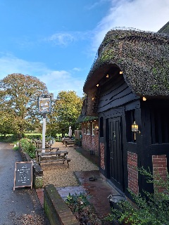 evening walk & Pub! Tichborne and the Tichborne Arms! (Gear 1 to 2) - 4 miles
