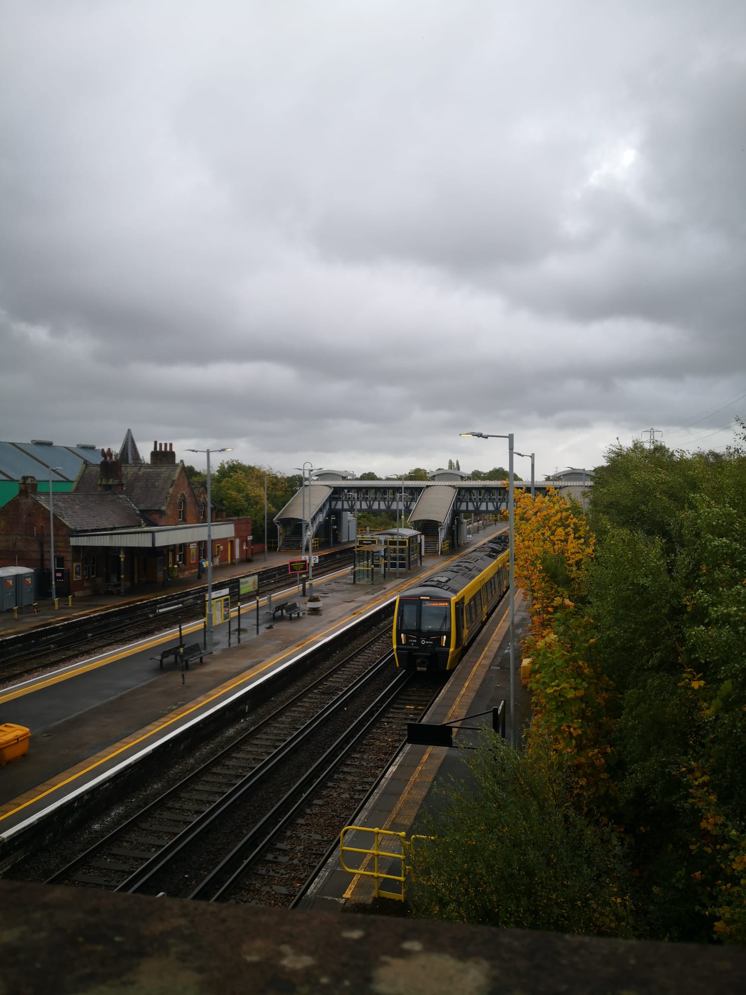 LONGER EXPLORER WALK WIRRAL WAY: HOOTON - WEST KIRBY